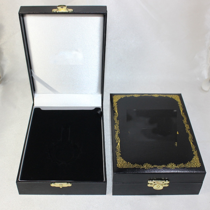Boîtes en cuir de polyuréthane rectangulaire V - 15l, applicables aux médailles 90 * 120 mm, pièces de monnaie et emblèmes, etc.110 * 157 * 40, pesant environ 185g