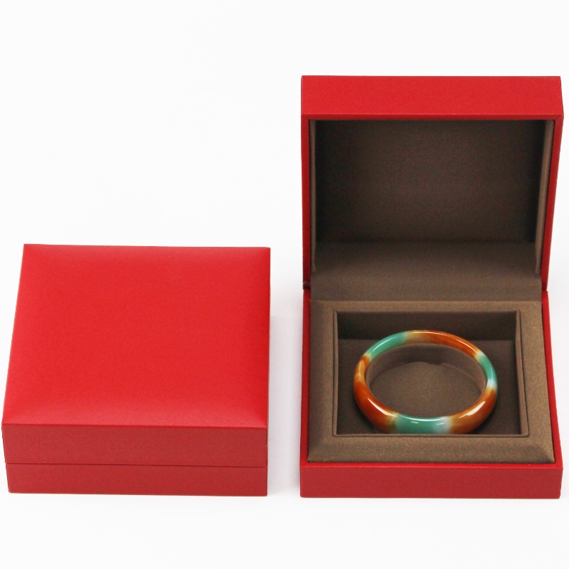 Emballage de bijoux de qualité personnalisée boîte de bracelet rouge de haute qualité, mousse d 'éponge, taille 115 * 115 * 45mm